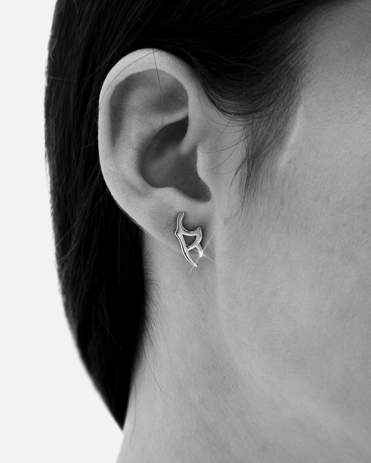 Reaven 925 R Stud Earrings